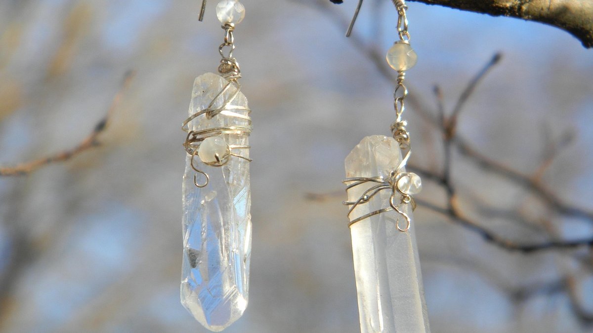 Simple Ways to Keep Silver Jewellery Looking Bright