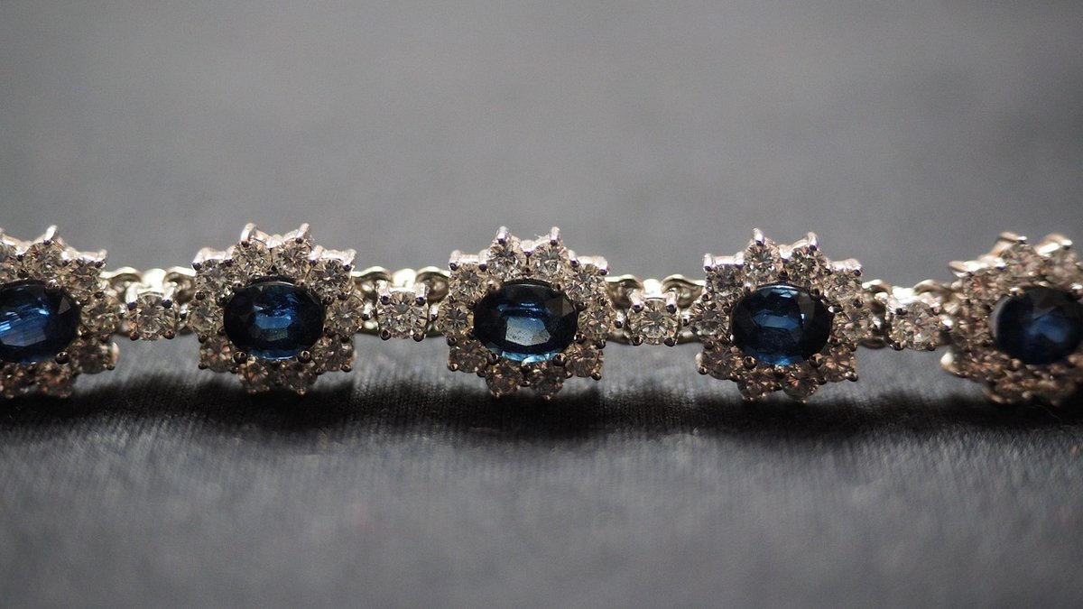 The Difference Between Natural and Lab-Grown Gemstones